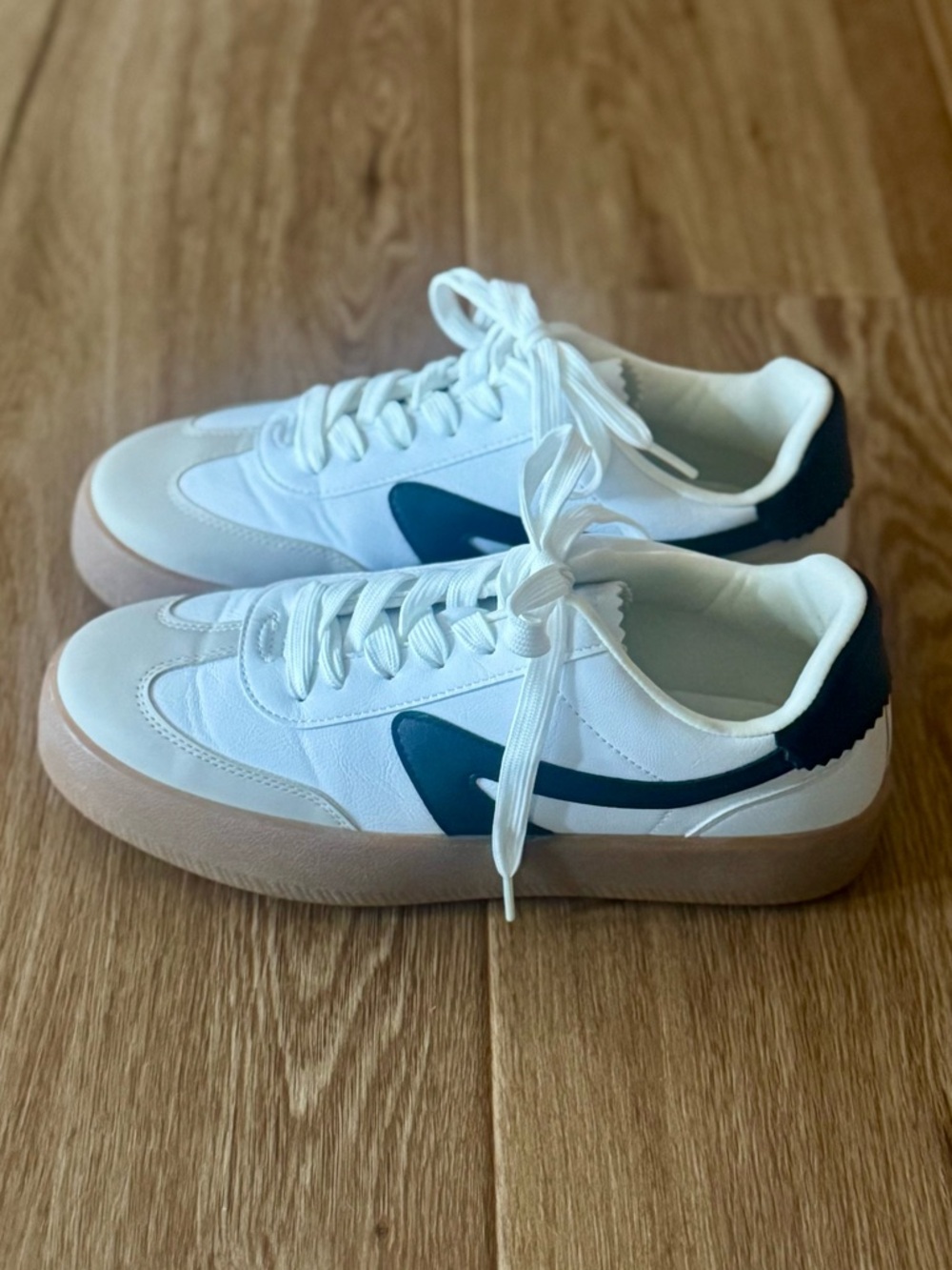Dolce Vita Russo Retro Soccer Sneakers White Black Gum Sole Women's 7.5 - Picture 9 of 10